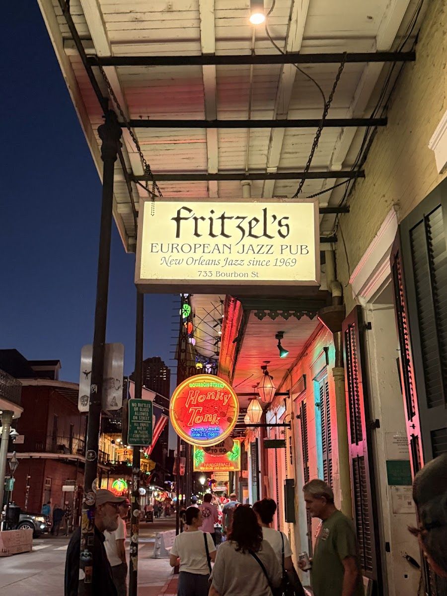 Fritzel's European Jazz Pub bar service