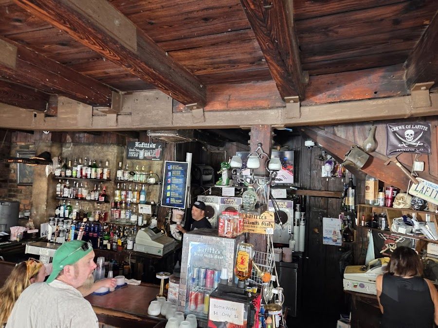 Lafitte's Blacksmith Shop bar service