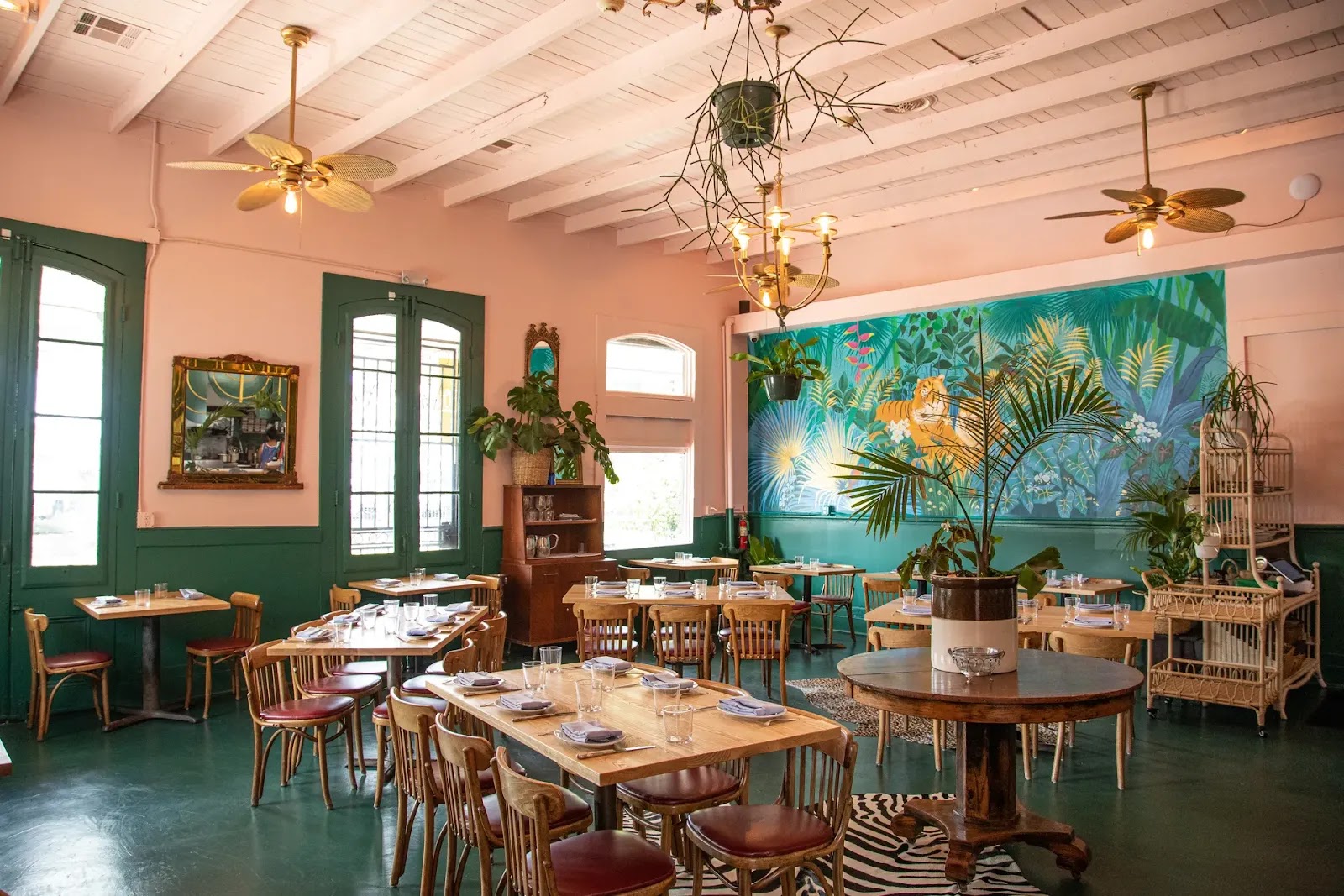 Corner cocktail bar and dining room in Uptown New Orleans