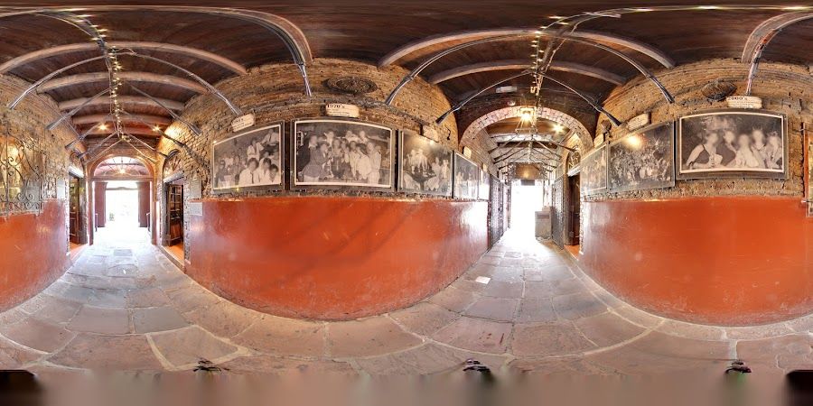 Pat O'Brien's New Orleans interior