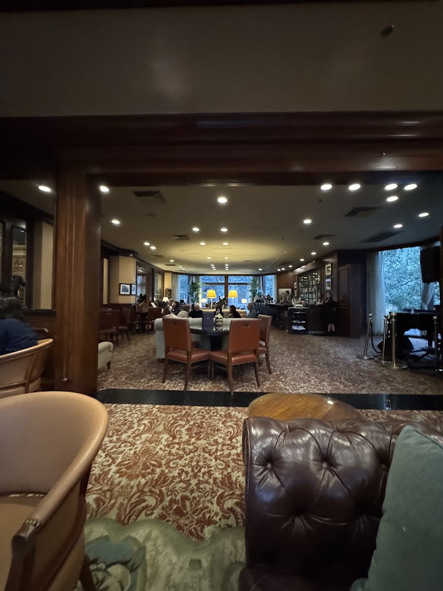 Polo Club Lounge interior detail