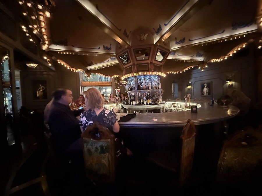 The Carousel Bar at Hotel Monteleone bar service