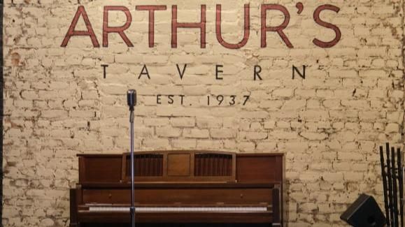 Arthur's Tavern New York bar interior
