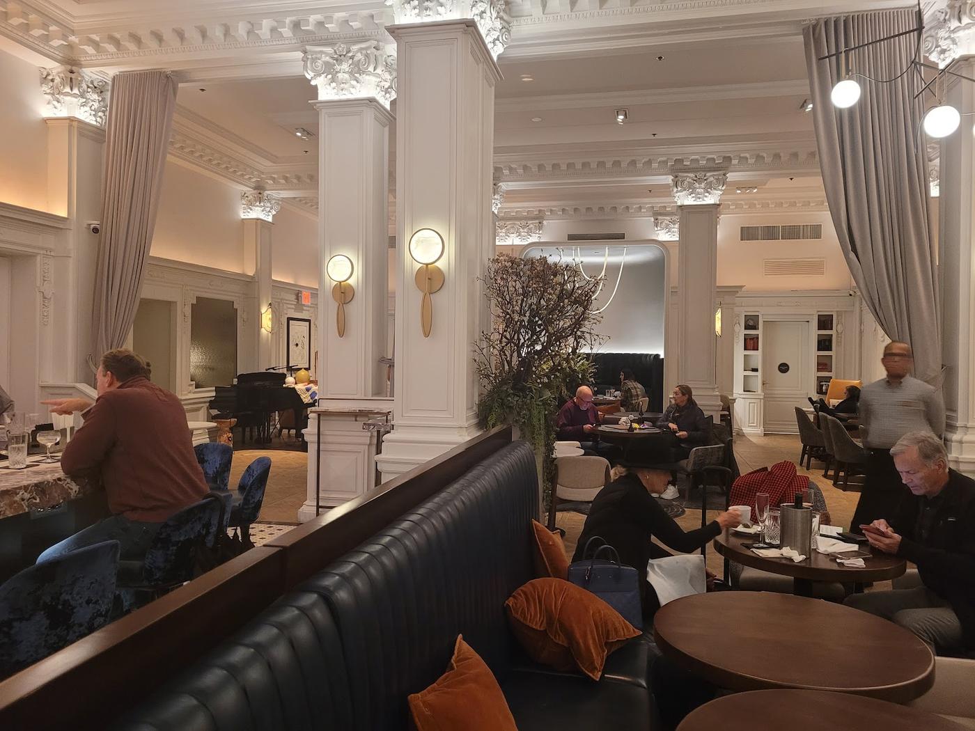 Blue Bar at the Algonquin in New York