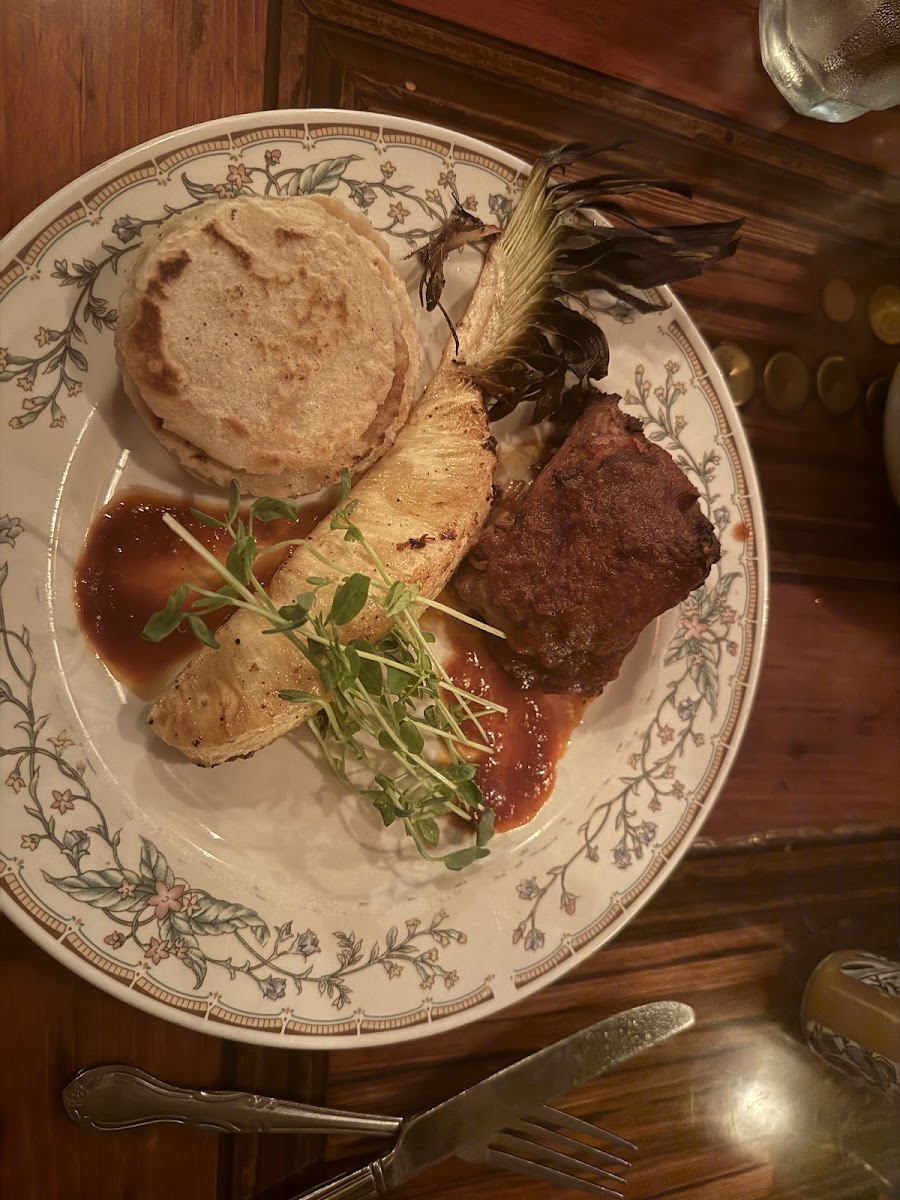 Warm brownstone bar atmosphere in Brooklyn