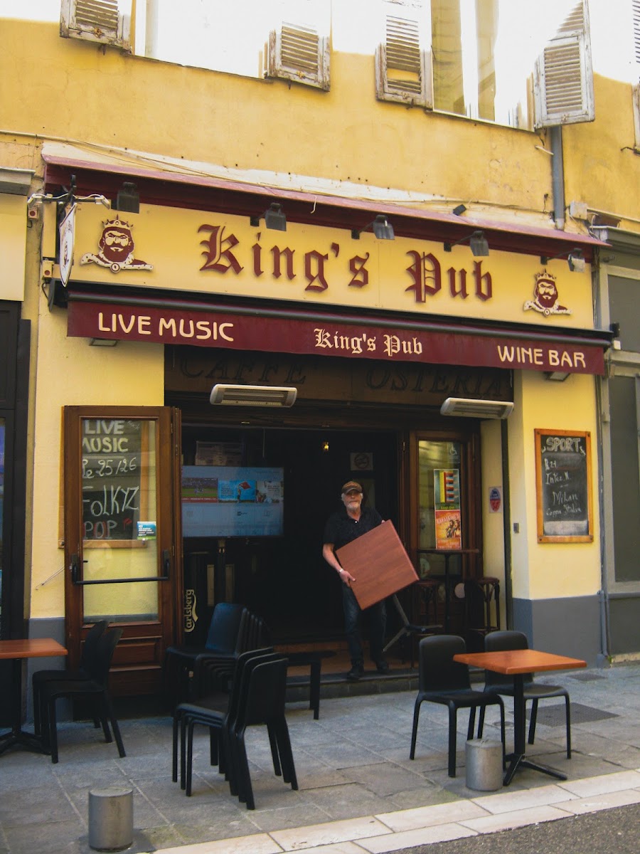 King's Pub Nice interior detail 2