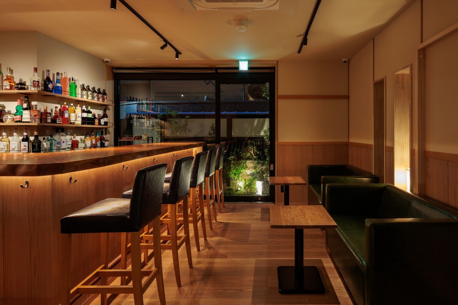 Bar Mizunara Osaka bar interior
