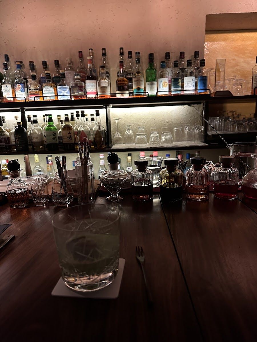 Bar Watching Pisces bar service