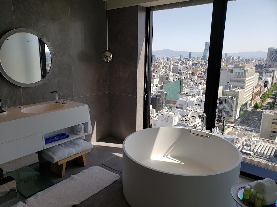 The W Lounge Chuo-ku atmosphere
