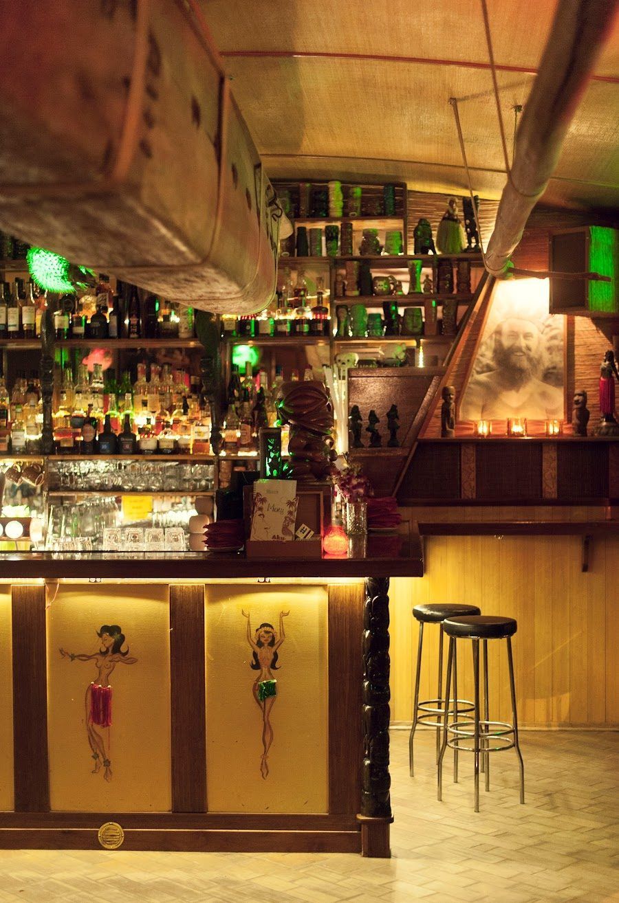 Aku-Aku Tiki Bar bar service