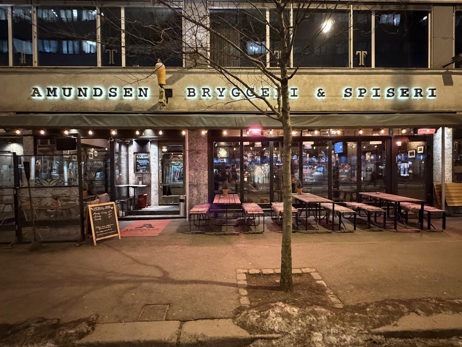 Amundsen Brewery Oslo bar interior