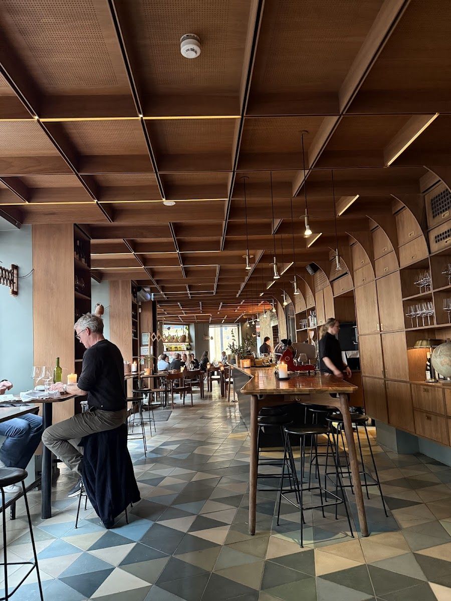 Arakataka bar service