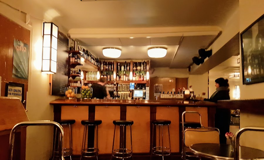 Drinks in the art deco foyer at Parkteatret, Oslo