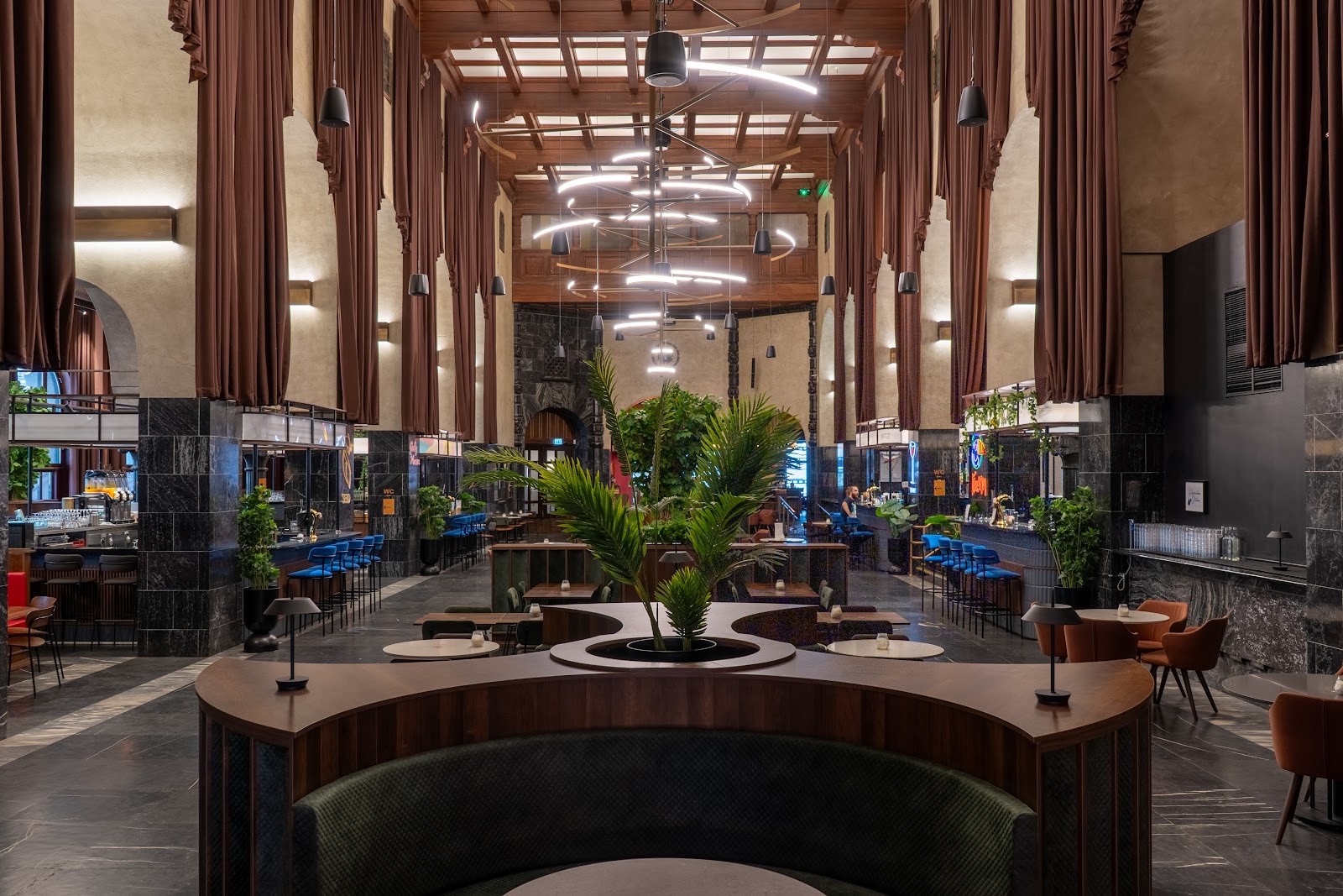 Posthallen Drinkhub multi-bar hall in the former main post office in Oslo's Kvadraturen