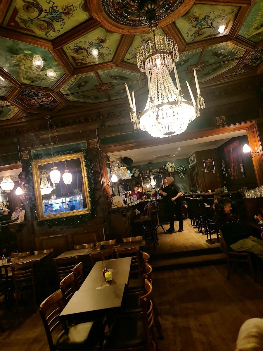 The Broker bar detail