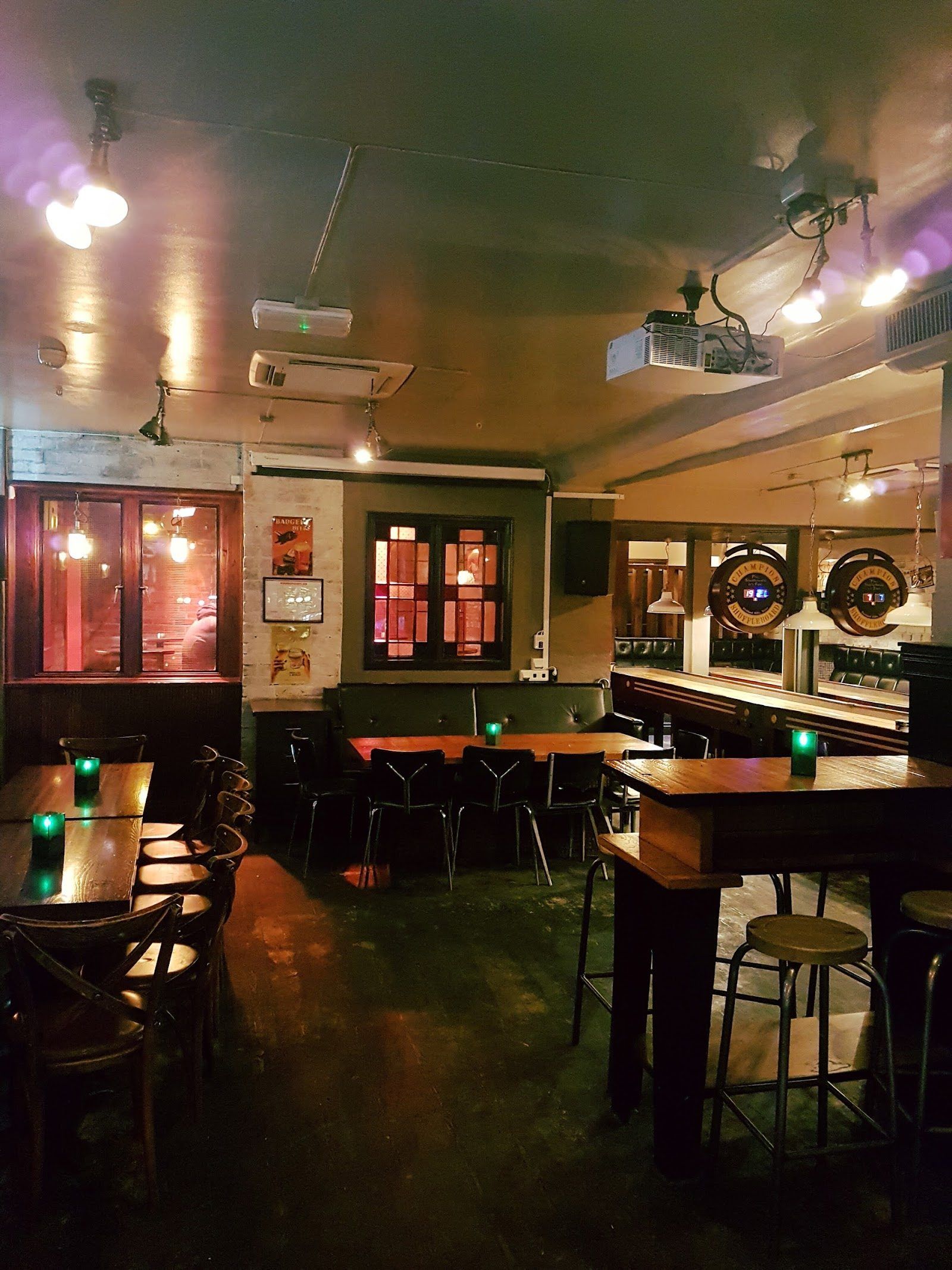 Dubliner Folk Pub Oslo bar interior