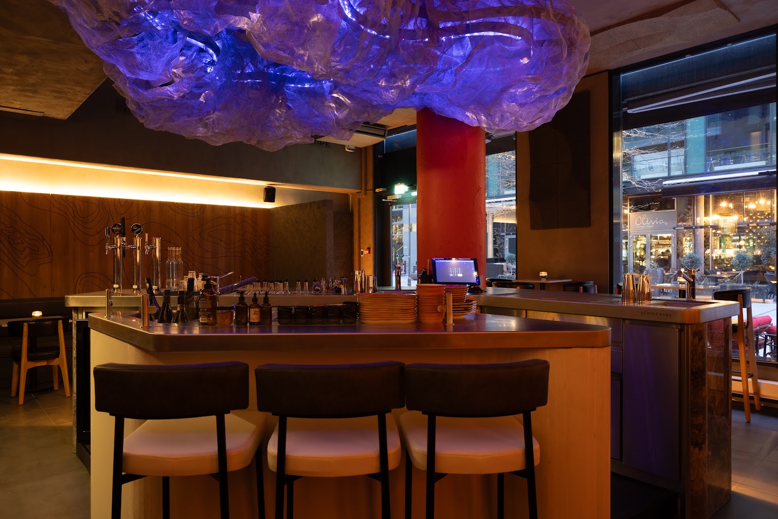 Cocktail and oysters on the bar at Tjeld in Oslo