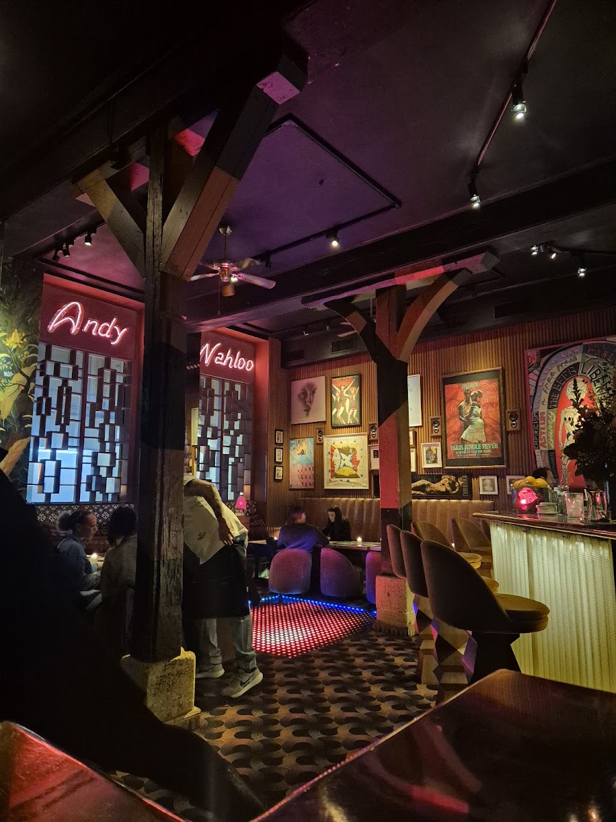 Andy Wahloo, Paris