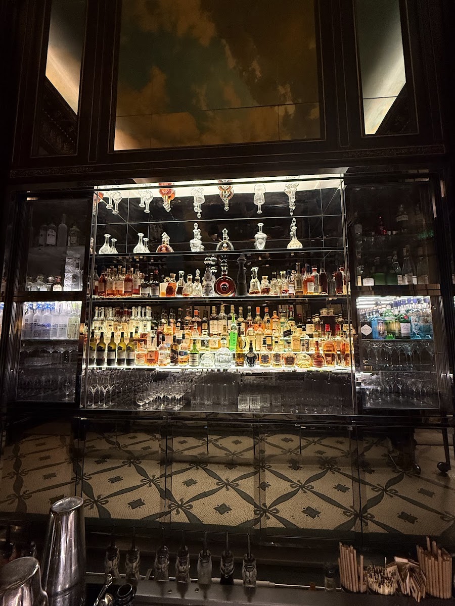Bar 228 at Le Meurice mahogany interior