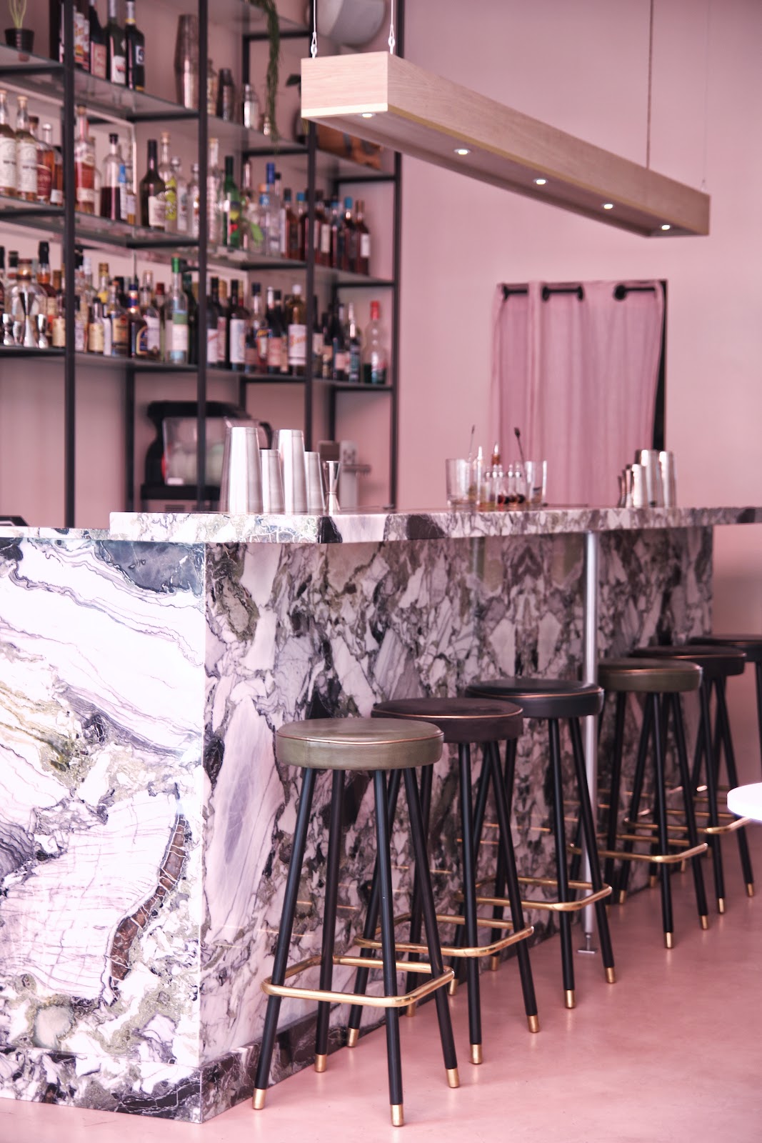 Bisou, Paris