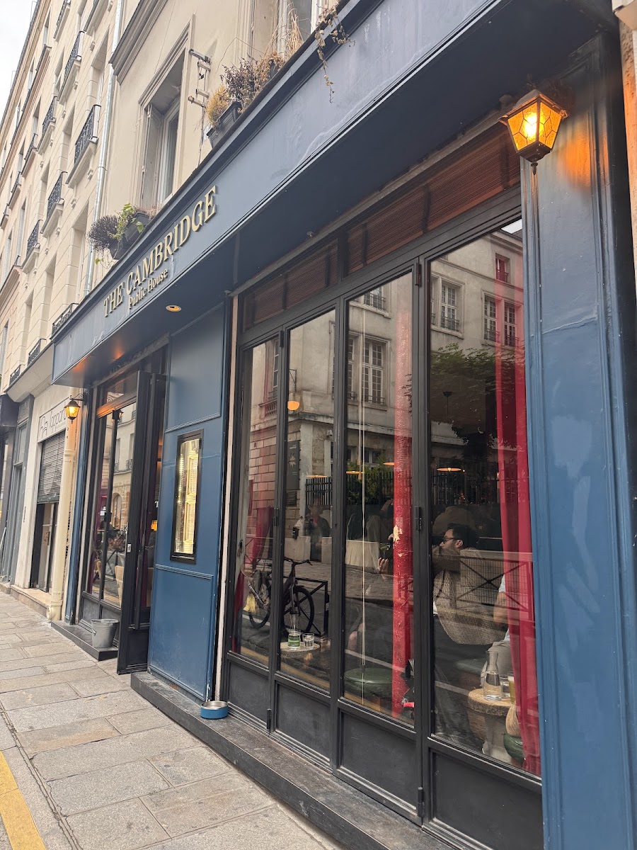 The Cambridge Public House, Paris