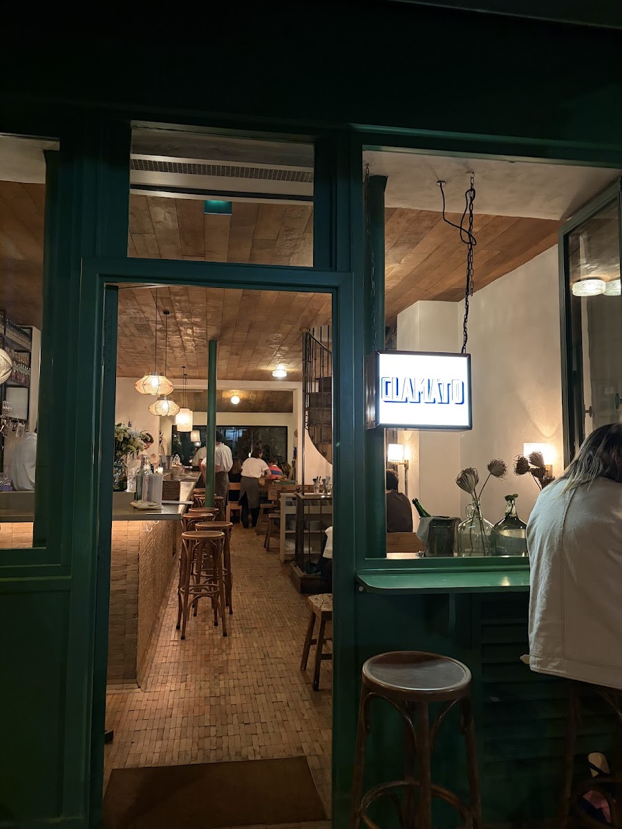 Clamato, Paris