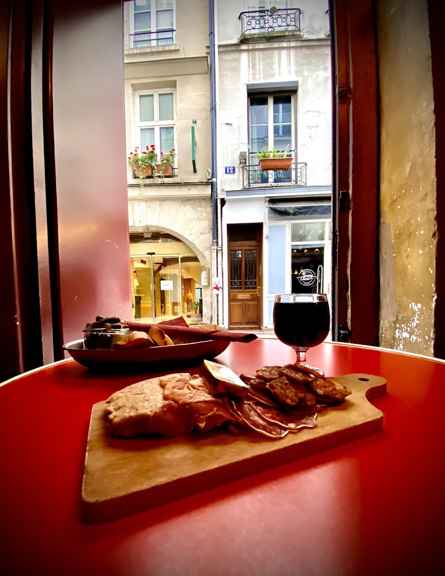 Le Comptoir des Canettes wine bar cellar, Saint-Germain Paris