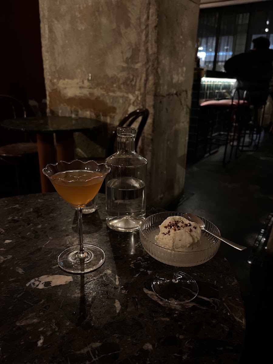 Divine, Paris