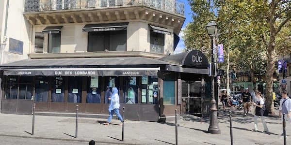 Le Baiser Sale Paris