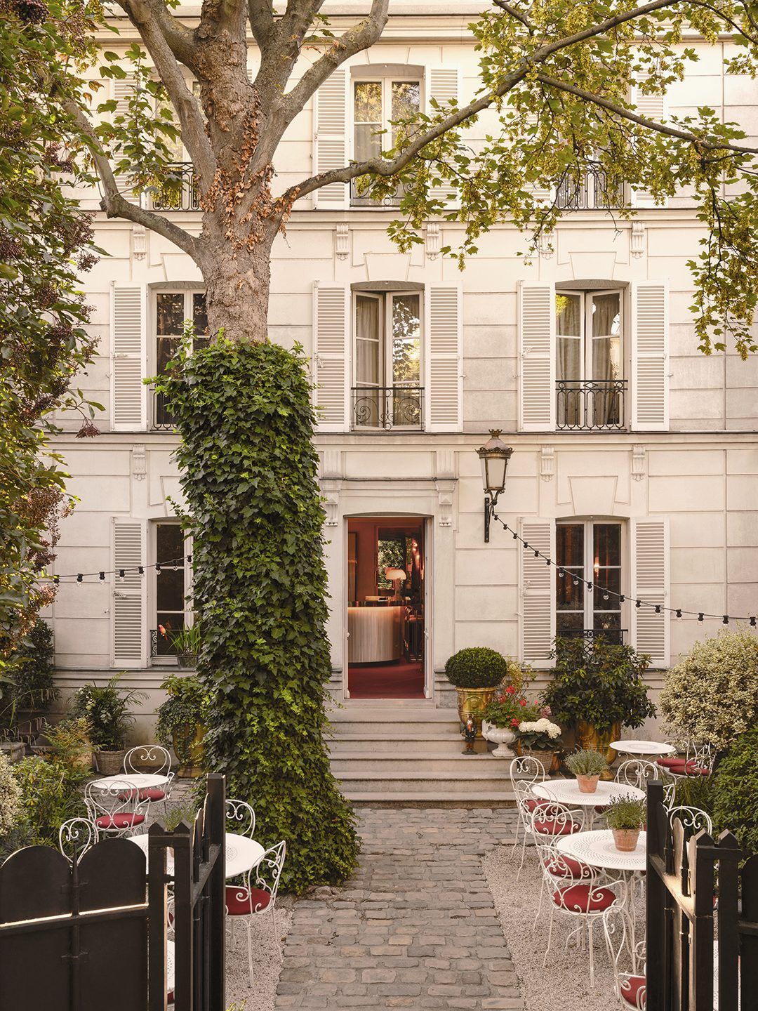 Hotel Particulier Montmartre Paris bar interior