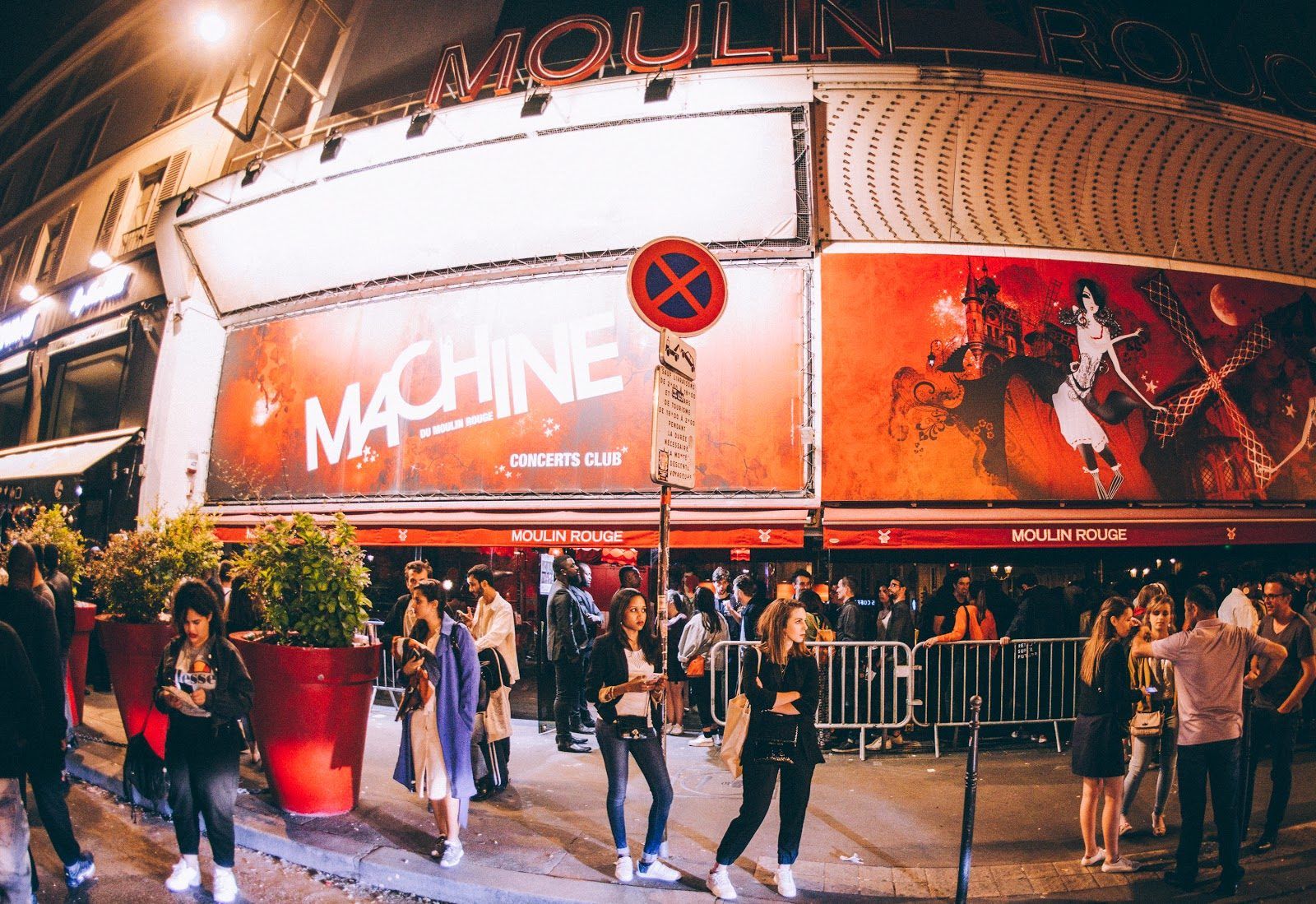 La Machine du Moulin Rouge Paris bar interior