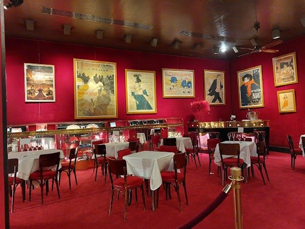 Le Baiser Sale Paris