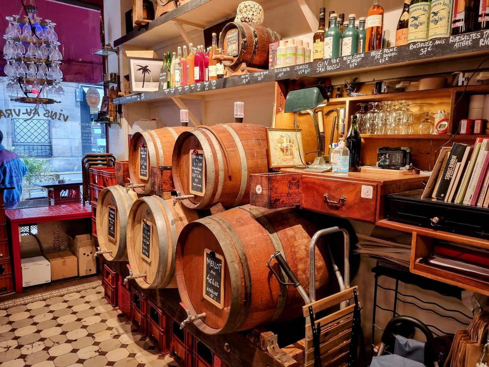 Le Baron Rouge Paris bar interior