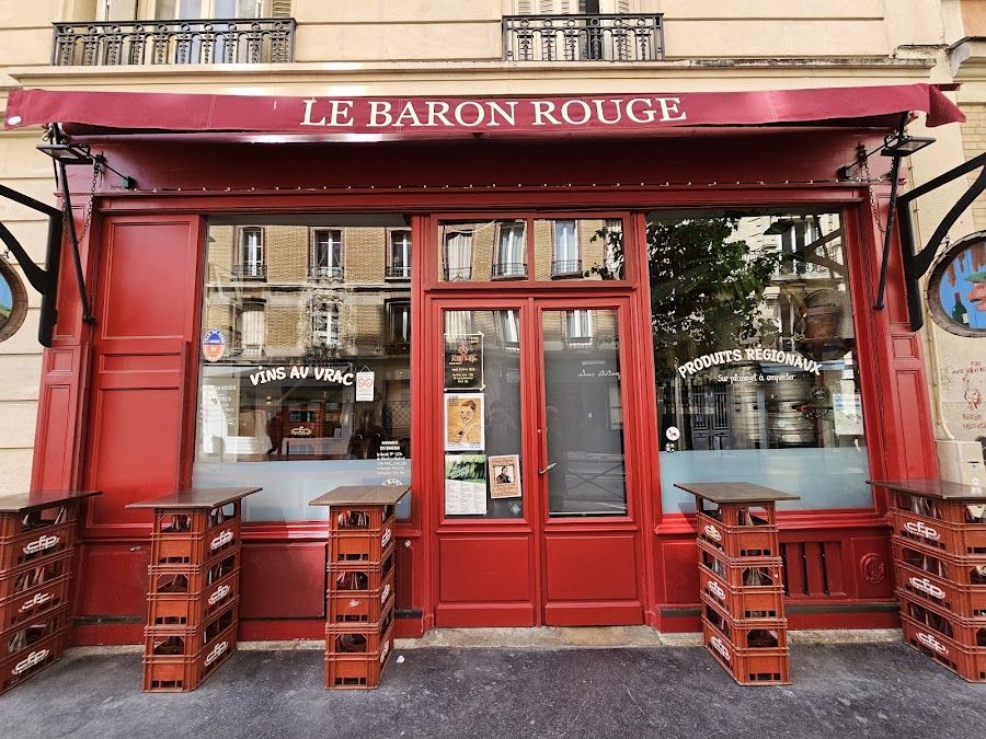 Le Baron Rouge Paris interior