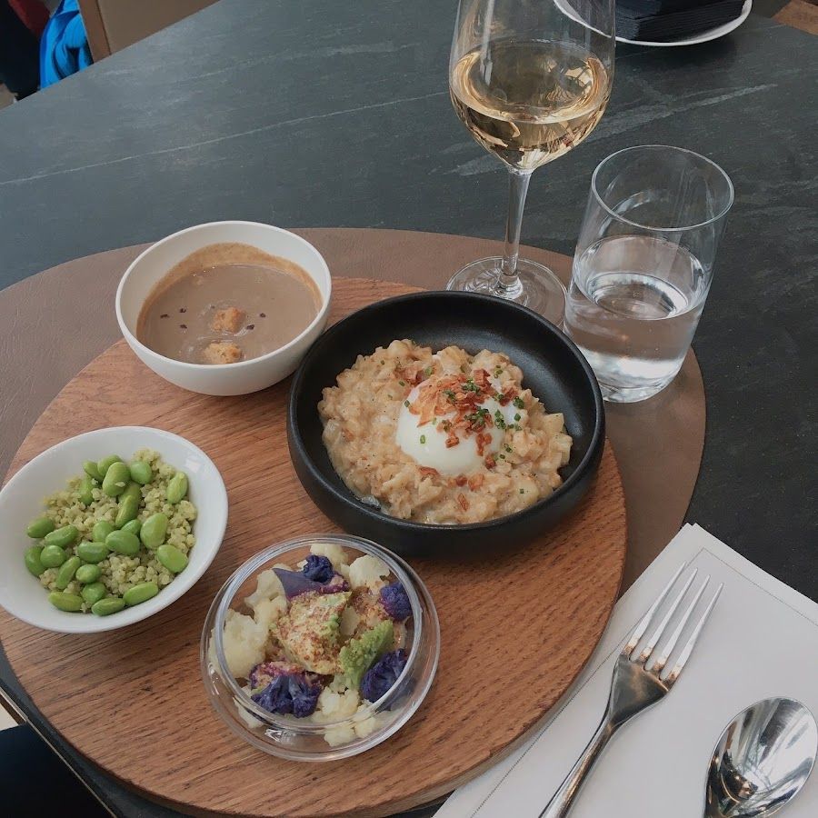 Le Frank at Fondation Louis Vuitton bar service