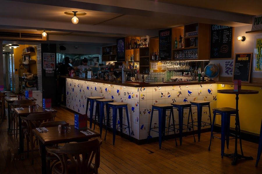 Le Pop-Up du Label cocktail at the bar