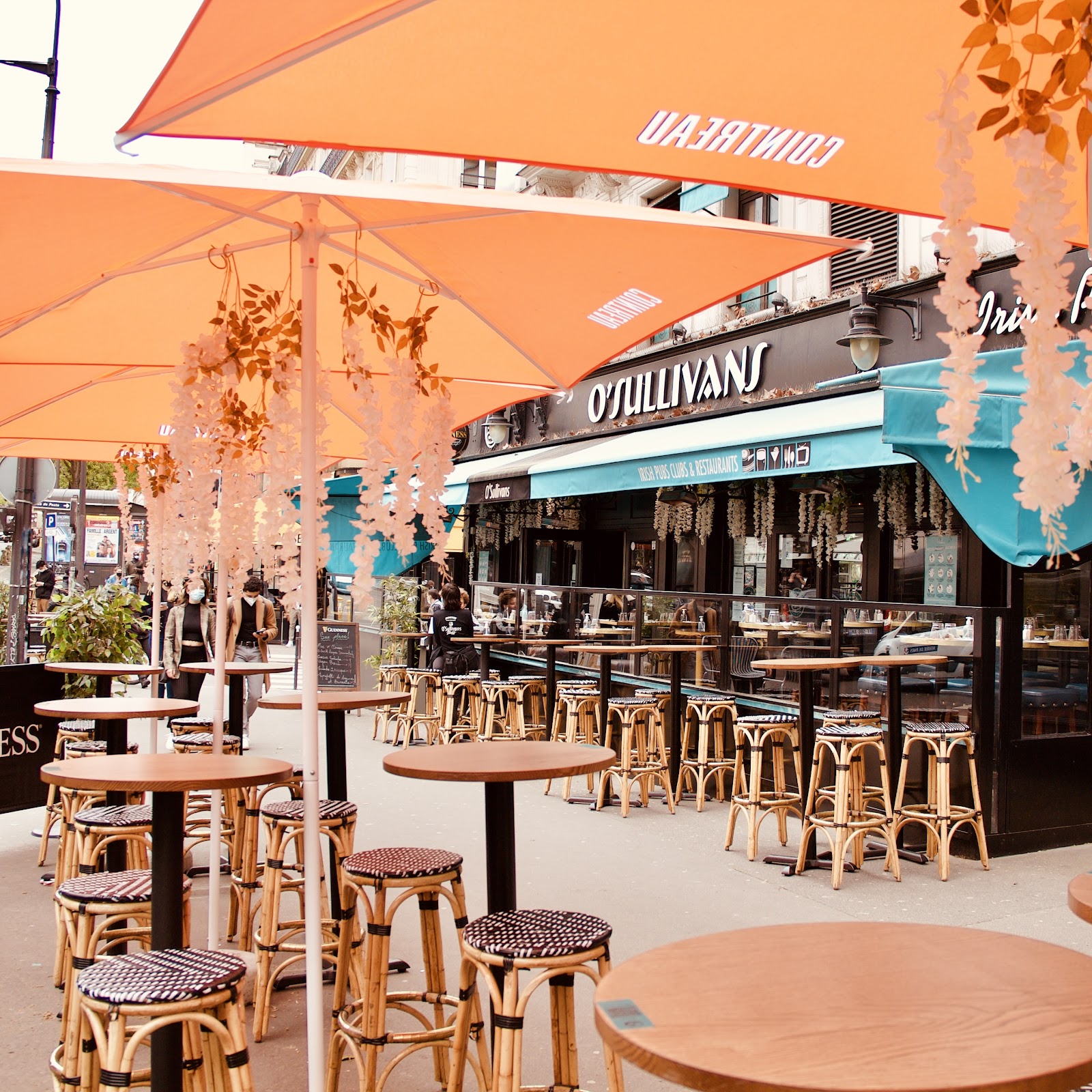 O'Sullivans Grands Boulevards Paris bar interior