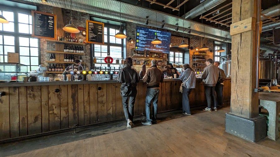 Paname Brewing Company bar service