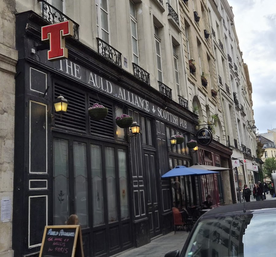 The Auld Alliance Paris pub atmosphere