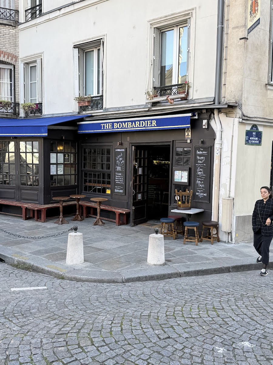 The Bombardier Paris pub atmosphere