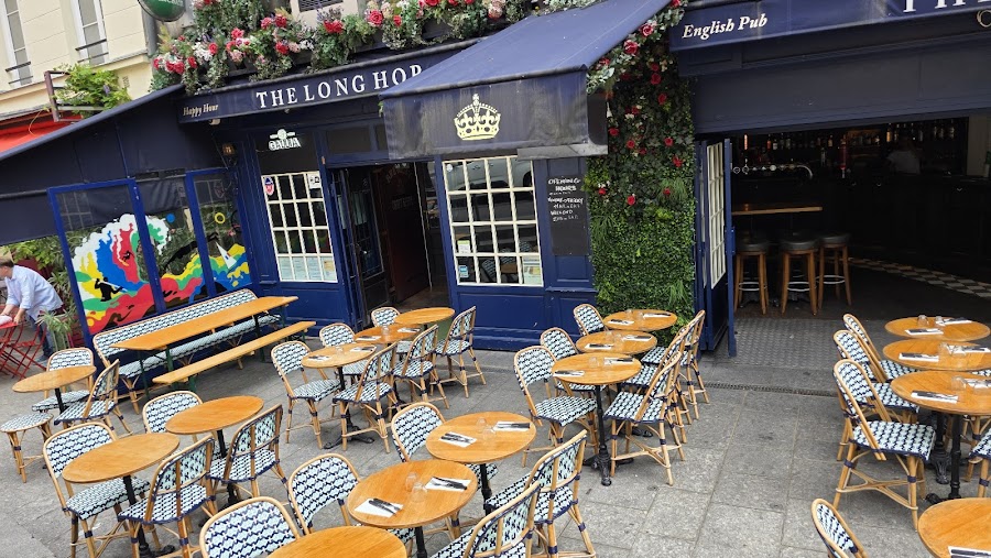 The Long Hop Paris pub atmosphere