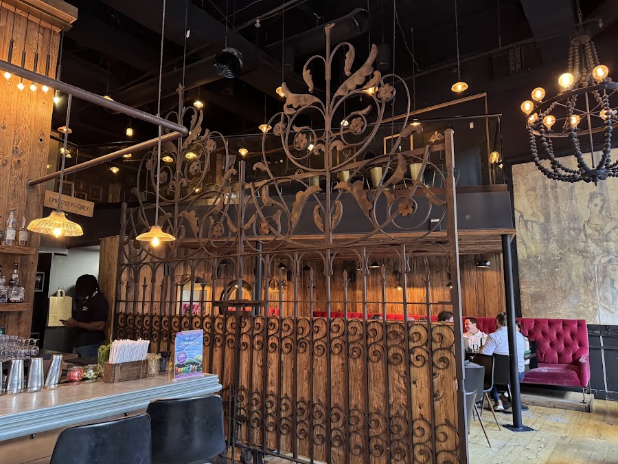 Harper's Garden open-air courtyard bar near Rittenhouse Square, Philadelphia interior