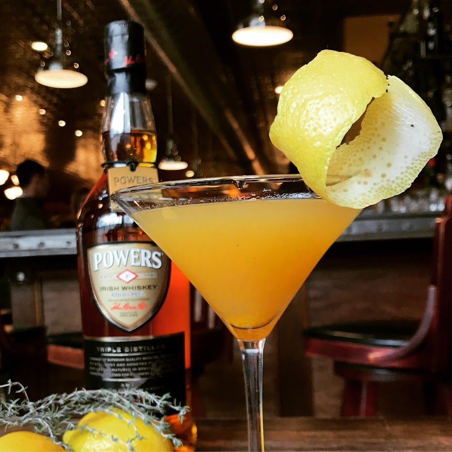 Paris Bistro & Jazz Cafe bar service