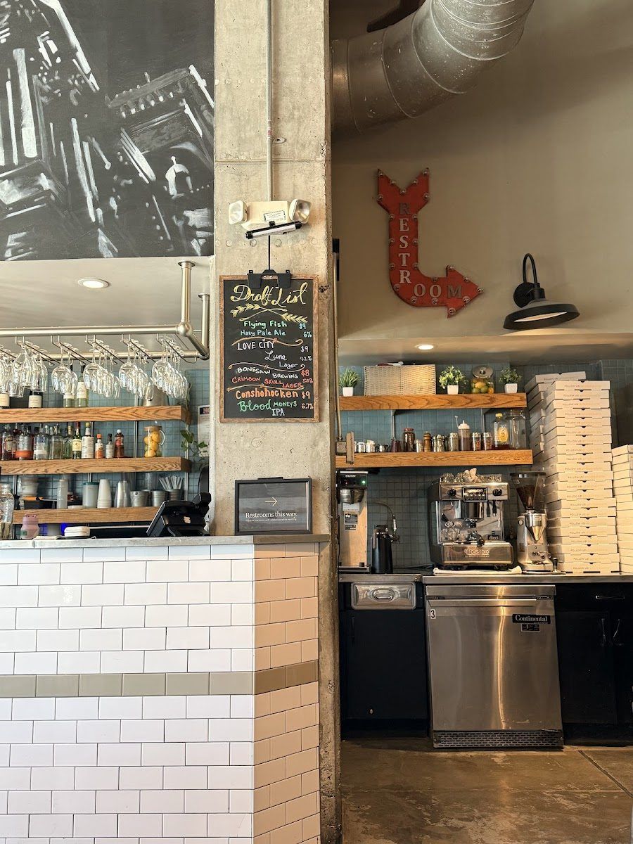 Pizzeria Vetri Bar bar service