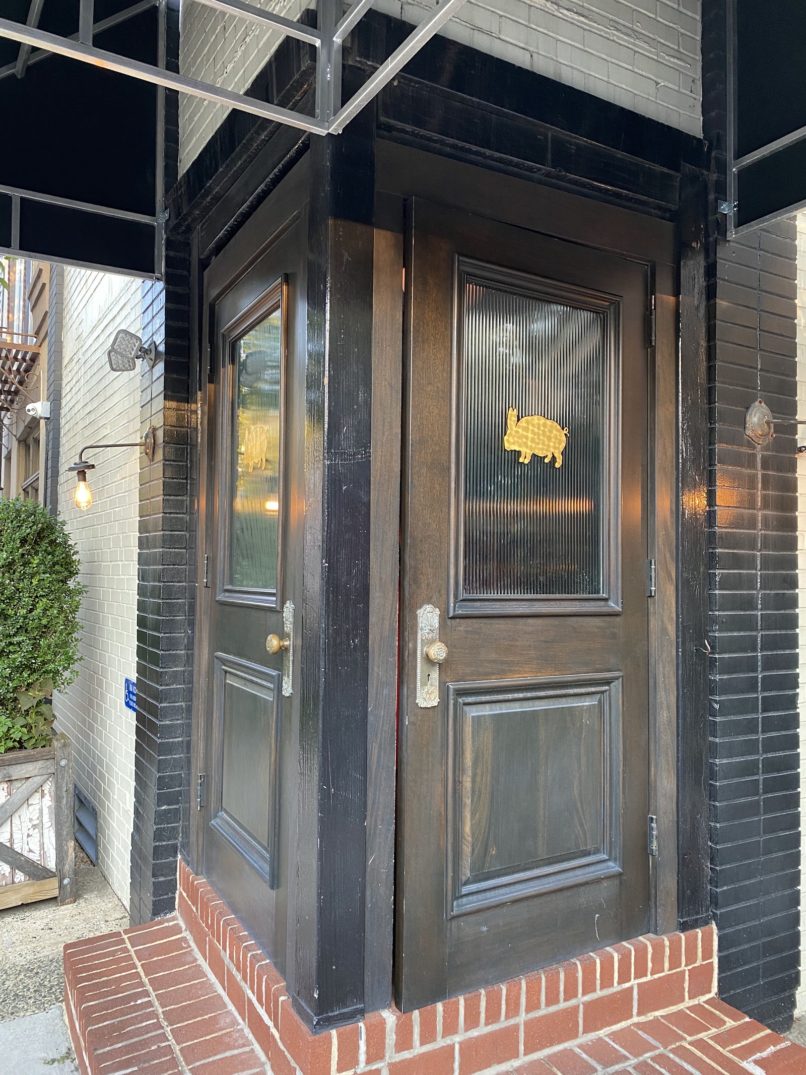 Pub & Kitchen corner gastropub at 20th and Lombard, Fitler Square Philadelphia