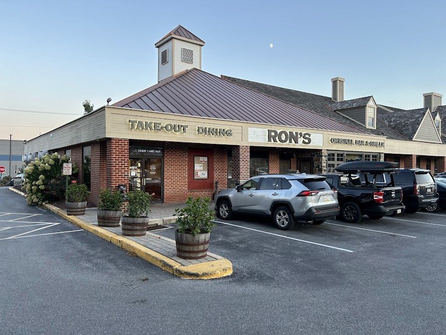 Ron's Original Bar & Grille bar service