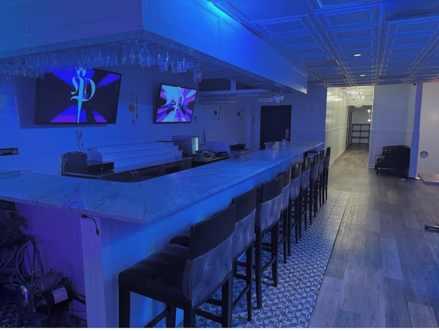 Vesper Dayclub Center City atmosphere