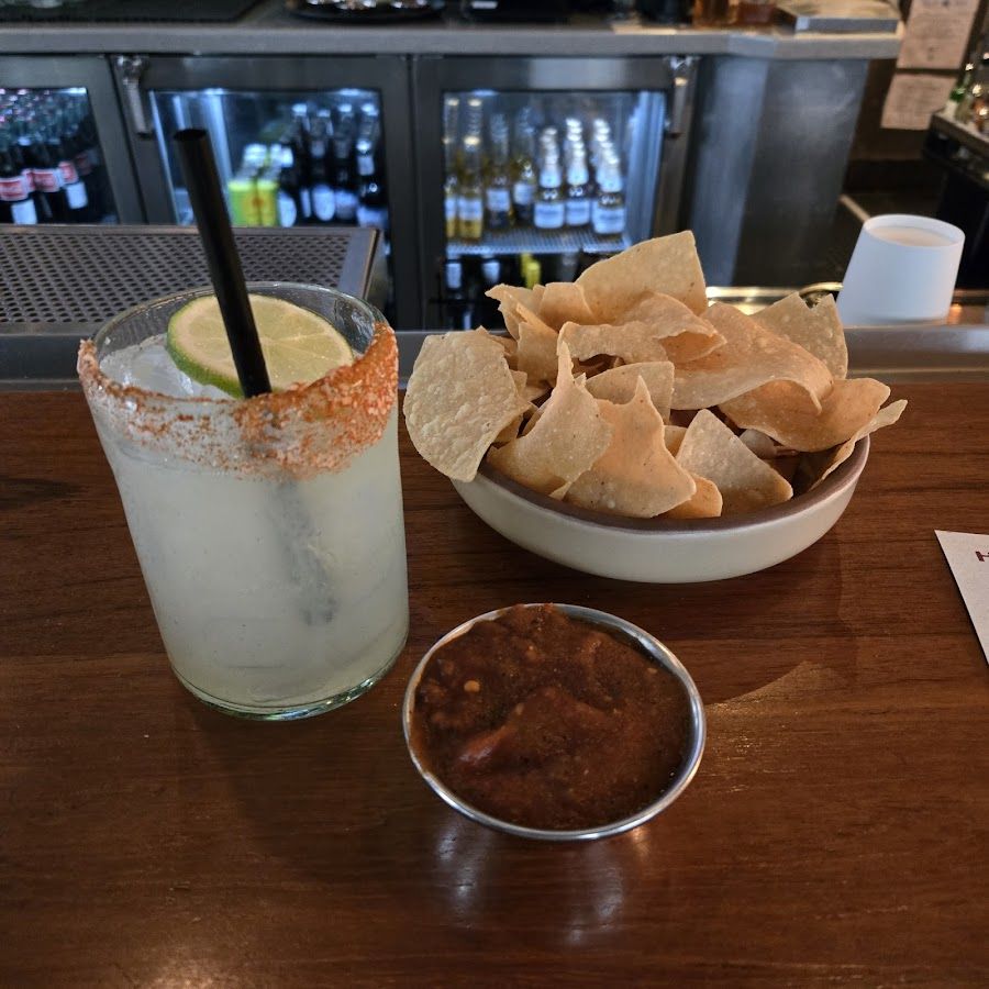 Blanco Tacos & Tequila bar service