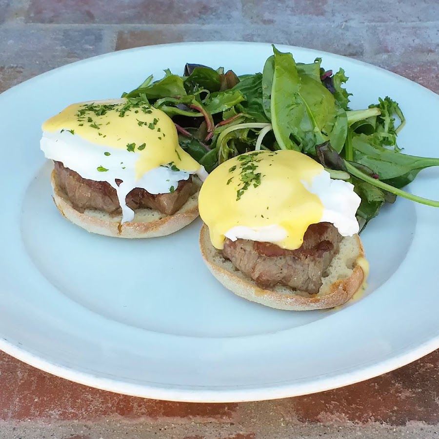 Coup des Tartes Wine Bar bar service