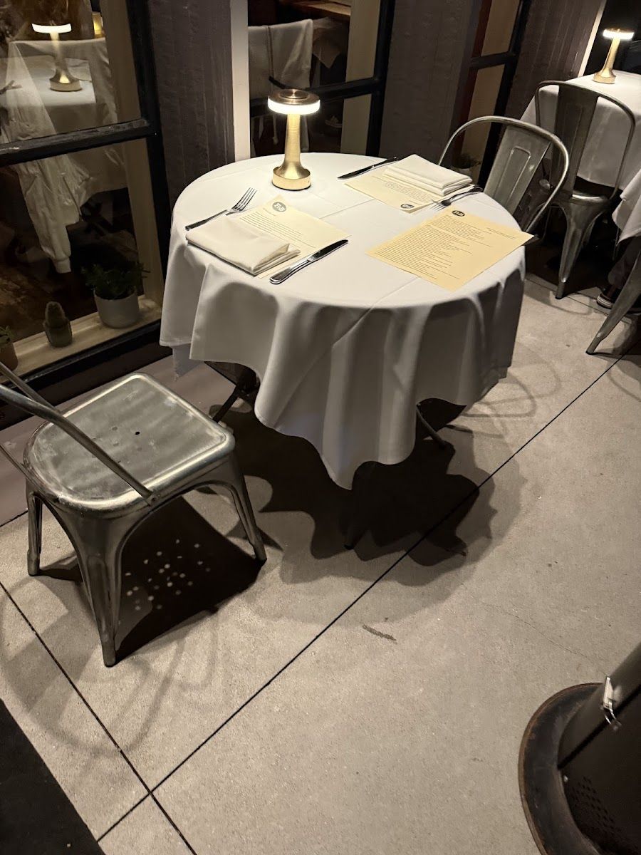 FnB Restaurant Bar bar service